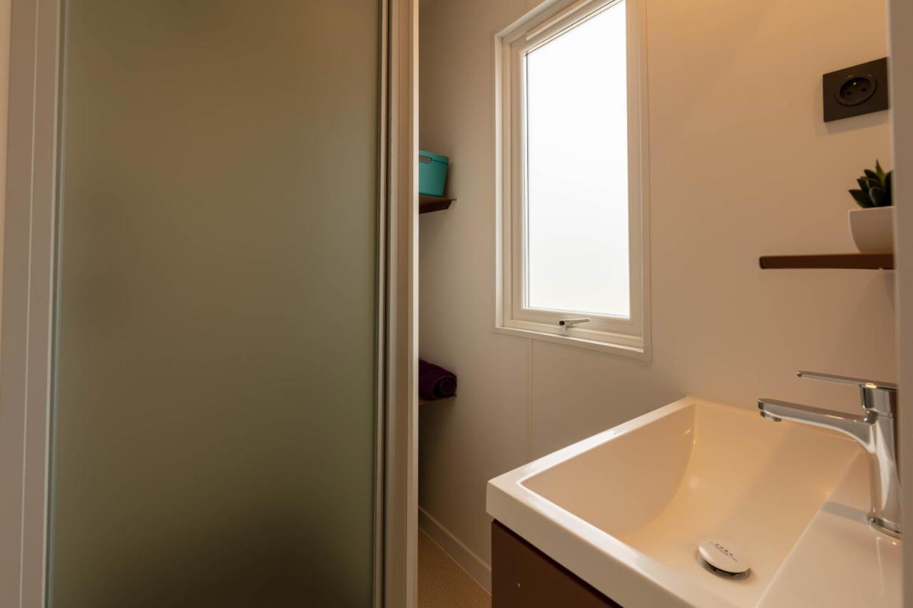 Holiday home Le Cycas, Mobil-home Neuf Avec Sa Vue Degagee Sur Les Vignes Et La *